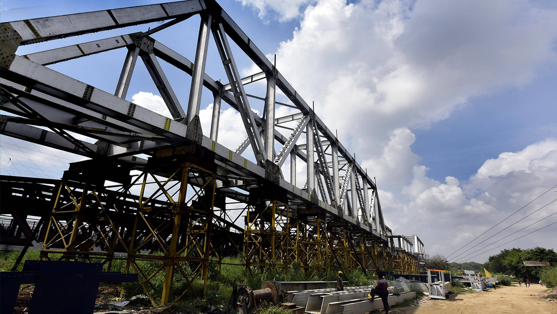 Roban a plena luz del día un puente de hierro de 500 toneladas en la India