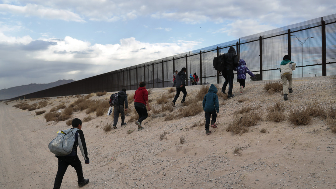 Más de 221.000 migrantes fueron detenidos en la frontera sur de EE.UU. en marzo, la cifra más alta durante la Administración Biden