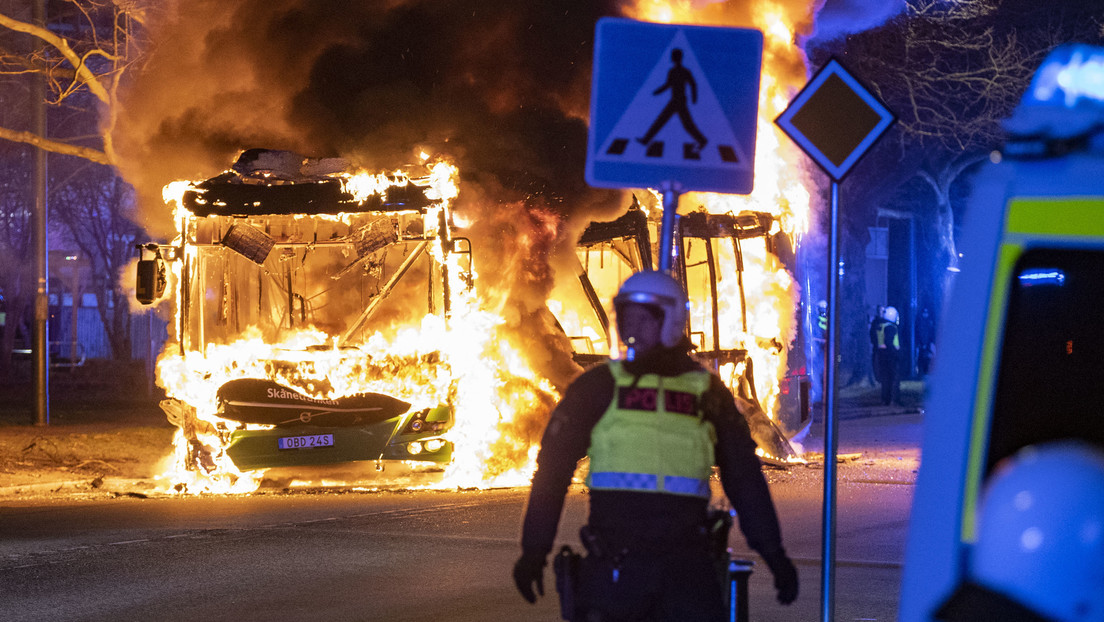 VIDEOS, FOTOS: Disturbios en Suecia tras permitir manifestaciones de un grupo de ultraderecha en las que queman el Corán
