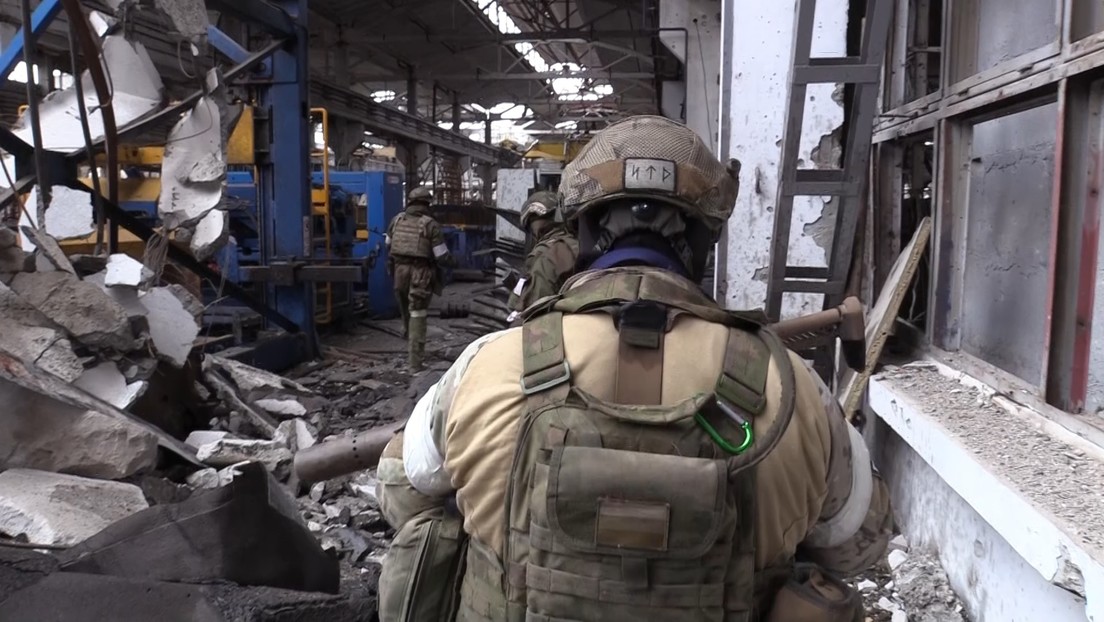 VIDEO: Tropas de Donetsk ingresan en la planta metalúrgica Azovstal, el bastión de los nacionalistas ucranianos en Mariúpol