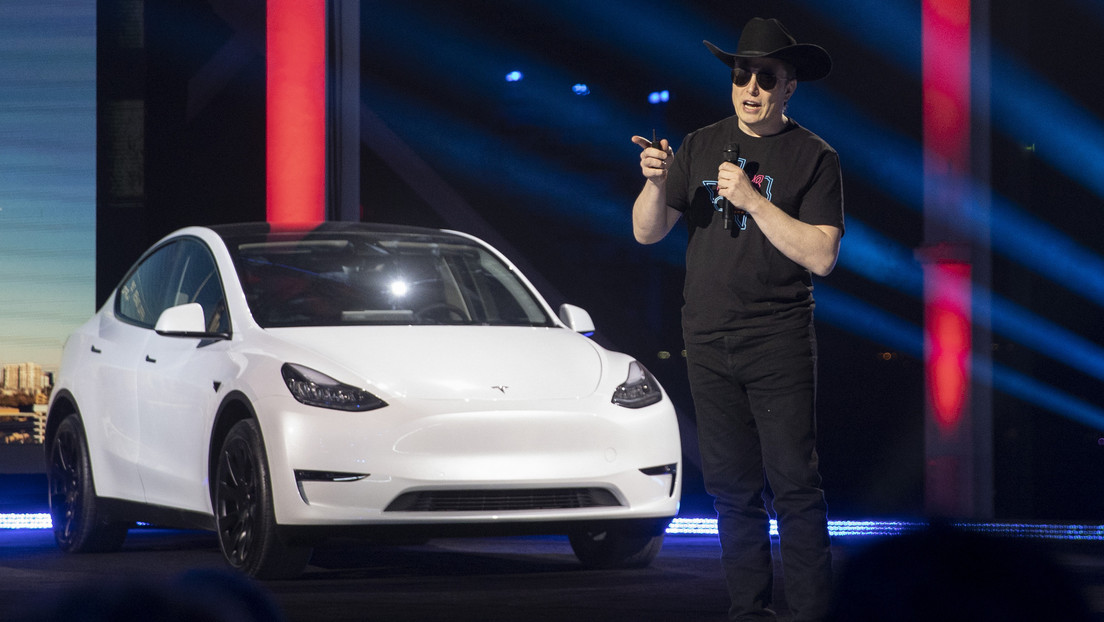 Musk ofrece detalles sobre el futuro robotaxi de Tesla, que "no tendrá volante ni pedales" y será más barato que un pasaje de autobús