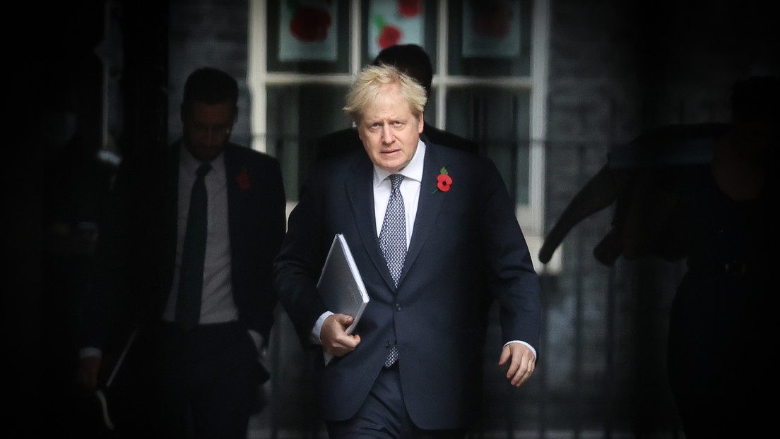 Parlamento británico investigará si Boris Johnson mintió a conciencia sobre su presencia en fiestas y reuniones en pleno confinamiento