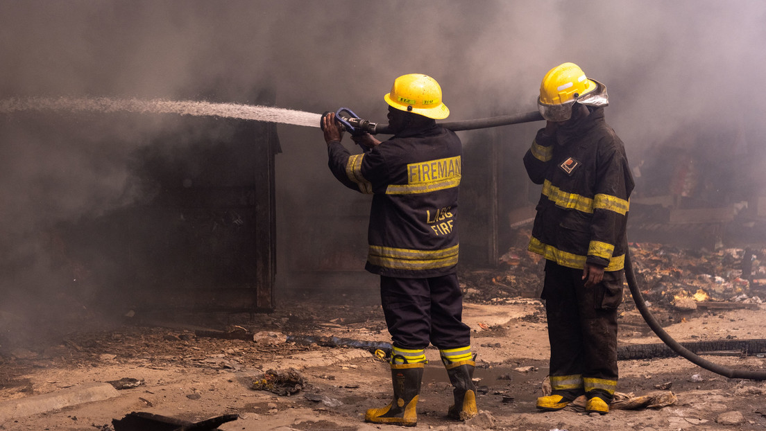 Más de 100 personas mueren tras una explosión en una refinería ilegal en Nigeria