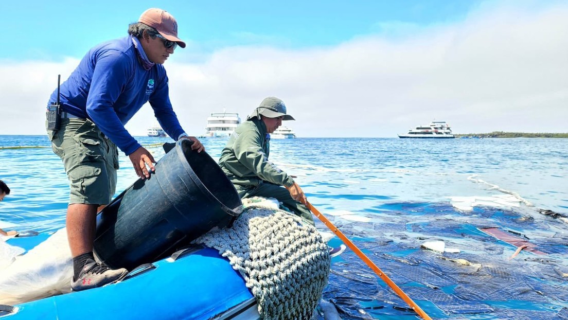 Alerta por posible emergencia ambiental tras el naufragio de un barco que transportaba 2.000 galones de diésel en las Islas Galápagos