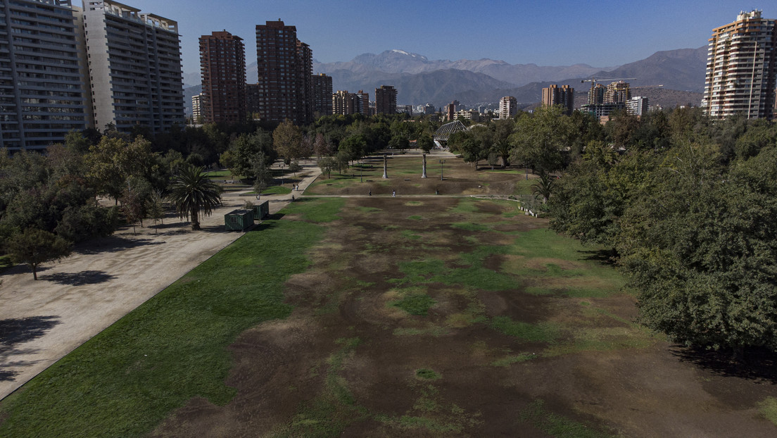 La megasequía obliga a sustituir el césped de Santiago de Chile para evitar el derroche de agua