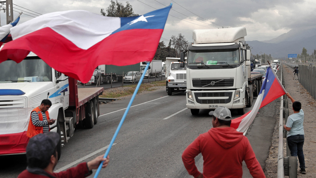 "Estuvimos dispuestos al diálogo": El Gobierno de Chile demandará a los camioneros que protestan por el alza del combustible y la inseguridad