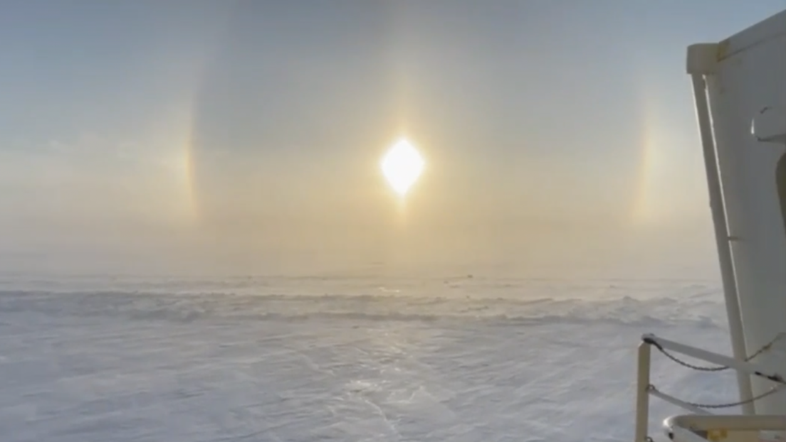 El capitán de un rompehielos nuclear ruso graba un raro fenómeno natural en el Ártico (VIDEO)