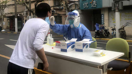 EE.UU. ordena la salida de trabajadores no esenciales de su consulado en Shanghái y acusa a China de aplicar "arbitrariamente" las políticas anticovid