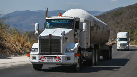 Transportistas mexicanos bloquean el paso en la frontera con EE.UU. en protesta por las lentas revisiones en Texas