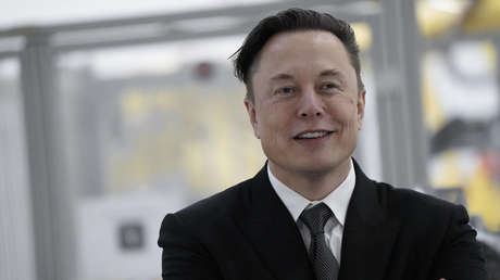Musk desconcierta a los inversores con su tuit "Love me tender" de Elvis Presley