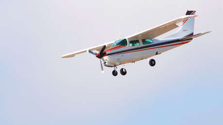 Ordenan revocar la licencia de piloto al 'youtuber' que estalló a propósito su avioneta para conseguir más visitas en su video