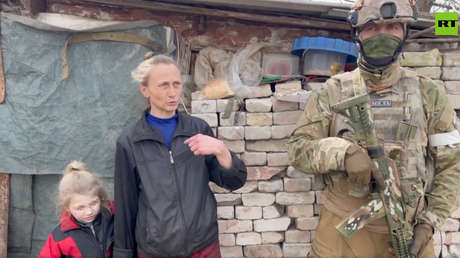 "El gato murió en su pecho, pero la niña sigue viva": Sasha, de ocho años, revela con qué sueña en medio de los bombardeos en Donbass