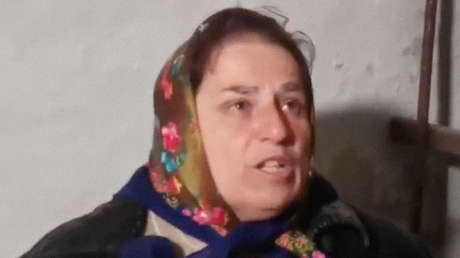 "Que no nos dejen": una mujer que se esconde de los ataques ucranianos en un sótano dice que tiene "muchas esperanzas puestas en Rusia"
