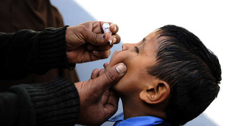 Bill Gates y el primer ministro paquistaní reiteran su cooperación sanitaria y social durante una conversación telefónica