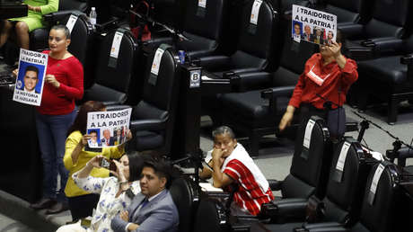 El Instituto Nacional Electoral de México ordena al partido Morena retirar publicaciones que acusan al PRI y a otros de "traidores a la patria"