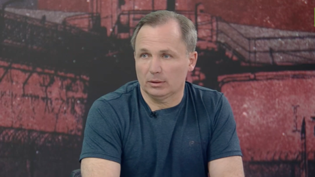 El expiloto ruso Konstantín Yaroshenko celebra el regreso de Víktor But a Rusia-idesotv-noticias-ica "Me torturaron de manera brutal y profesional": El piloto ruso Yaroshenko revela el trato que sufrió tras ser detenido por agentes de EE.UU.
