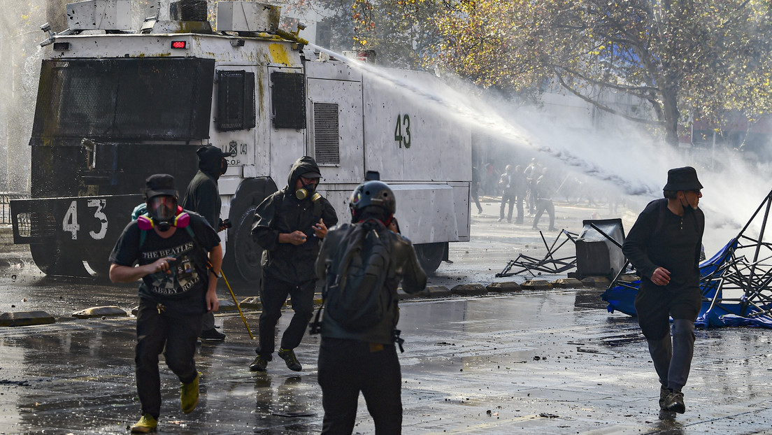 Al menos tres heridos de bala durante disturbios en las marchas por el Día del Trabajo en Chile (FOTOS, VIDEOS)
