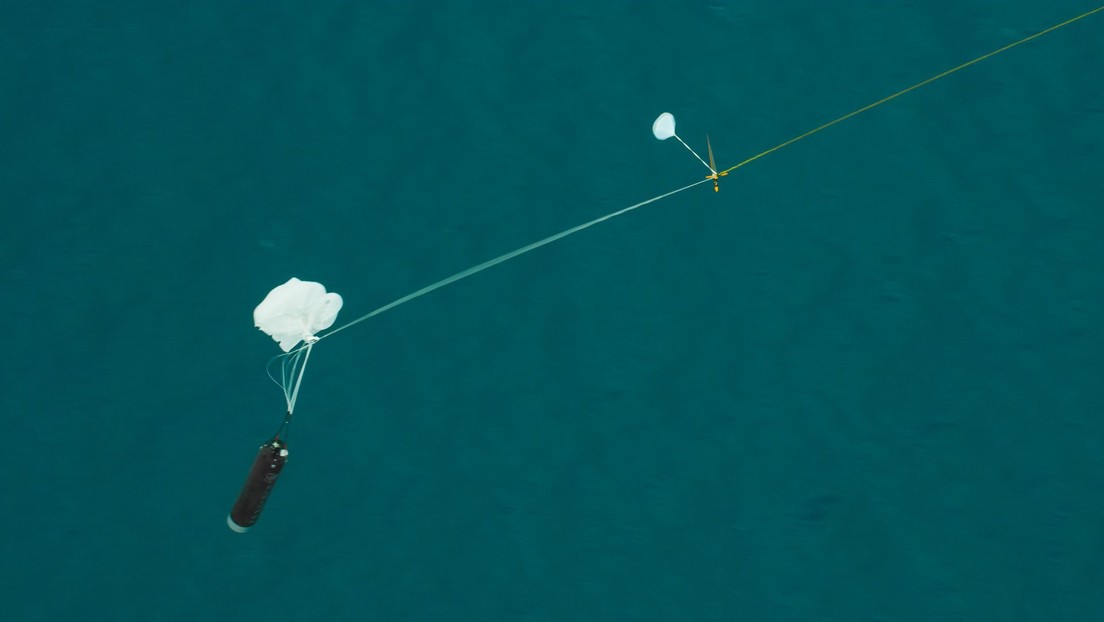 Rocket Lab atrapa con éxito el propulsor de su cohete Electron en el aire con un helicóptero (VIDEOS)