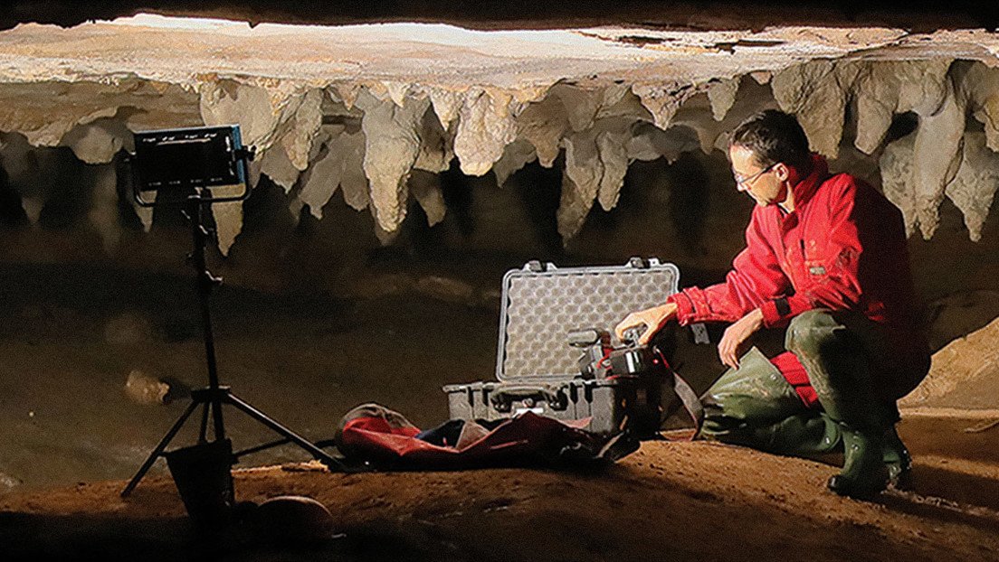 Encuentran las mayores pinturas rupestres de América del Norte en el techo de una cueva (VIDEO)