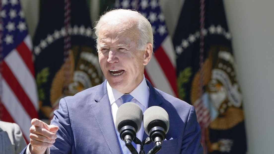Biden firma una ley que simplificará el suministro de armas a Ucrania