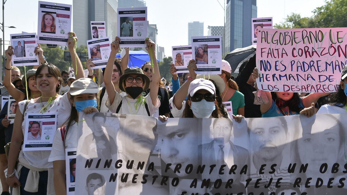 Miles de mujeres marchan en México en el Día de la Madre para exigir la aparición con vida de sus hijos desaparecidos