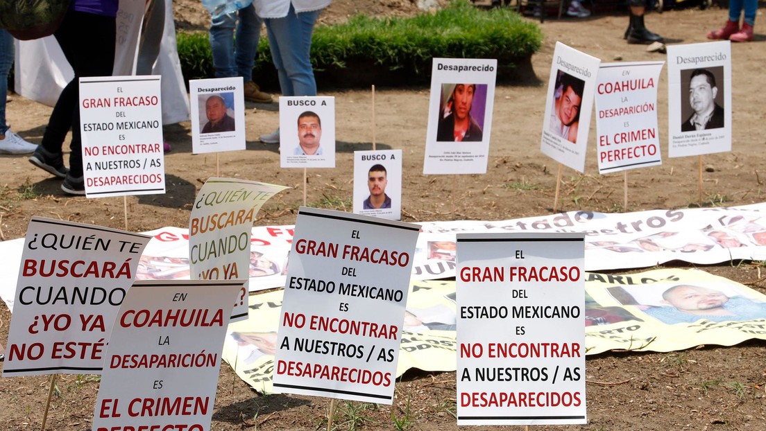 El gobierno de Ciudad de México retira fotografías y rodea con vallas la recién instalada Glorieta de las y los Desaparecidos