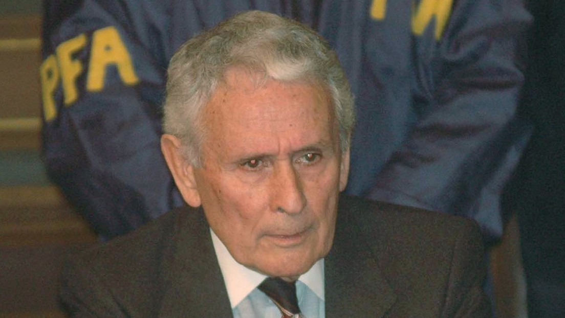 El represor argentino Miguel Etchecolatz recibe su novena condena a cadena perpetua por crímenes de lesa humanidad