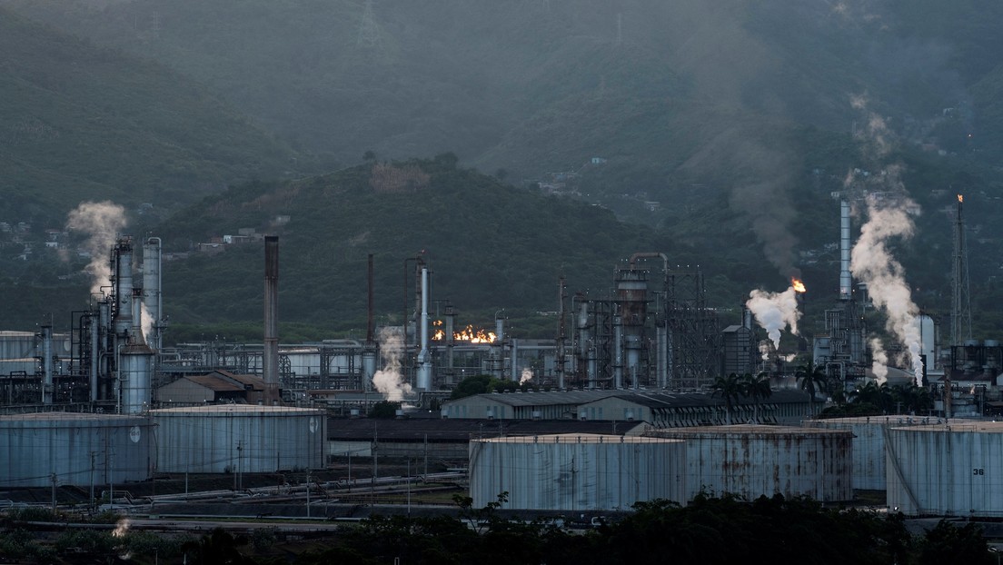 Irán firma un contrato para reparar y potenciar la refinería El Palito de Venezuela