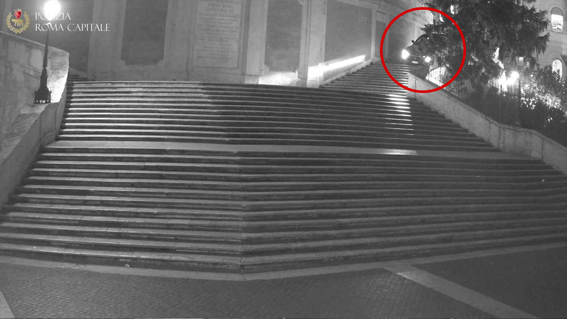 Detienen a un saudí que causó daños con un Maserati a una histórica escalinata en Roma (VIDEO, FOTOS)