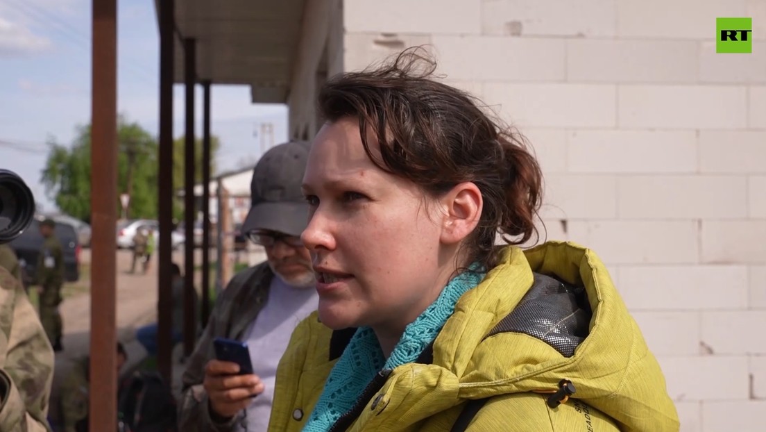 "Pensaban usar a los civiles como escudo": una mujer evacuada de Azovstal relata cómo los militares ucranianos los mantuvieron como rehenes