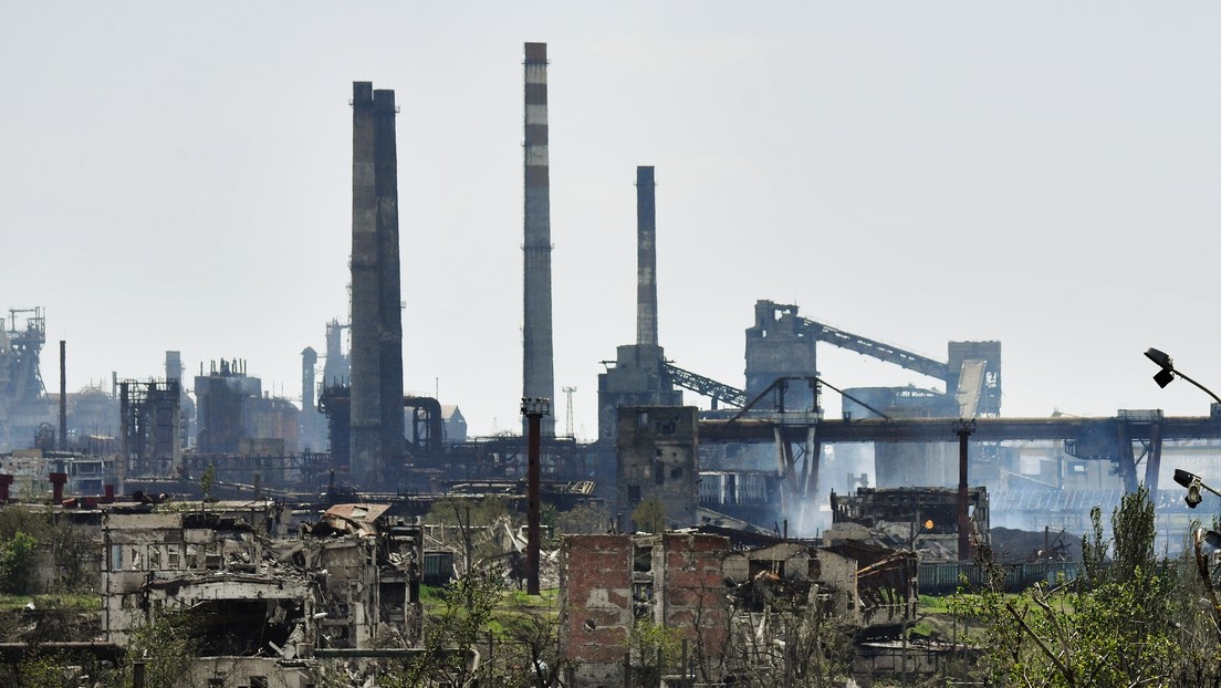 "Un lugar idóneo para defenderse": RT visita la planta Azovstal en medio de las labores de desminado tras la rendición de los nacionalistas ucranianos
