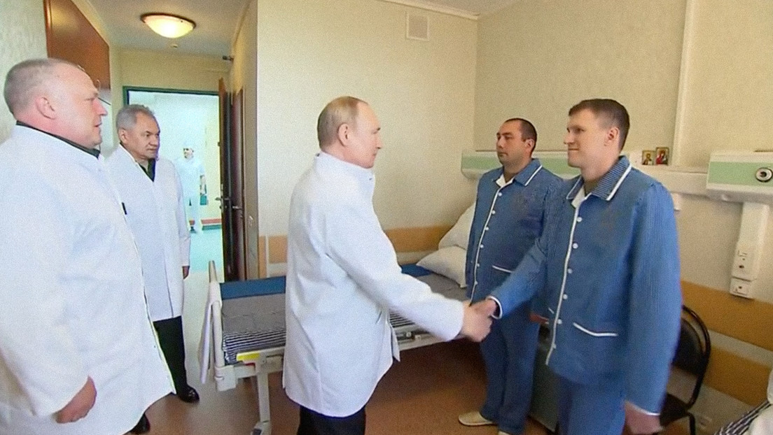 Putin llega al hospital para visitar a los militares rusos heridos durante la operación en Ucrania