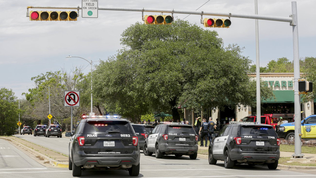 Un día después de la masacre escolar de Texas, arrestan a un estudiante por llevar armas a otra escuela del mismo estado