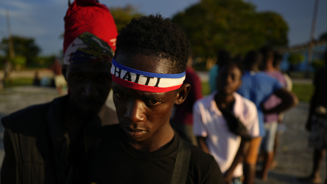 Llega a Cuba una embarcación abarrotada con más de 800 migrantes haitianos