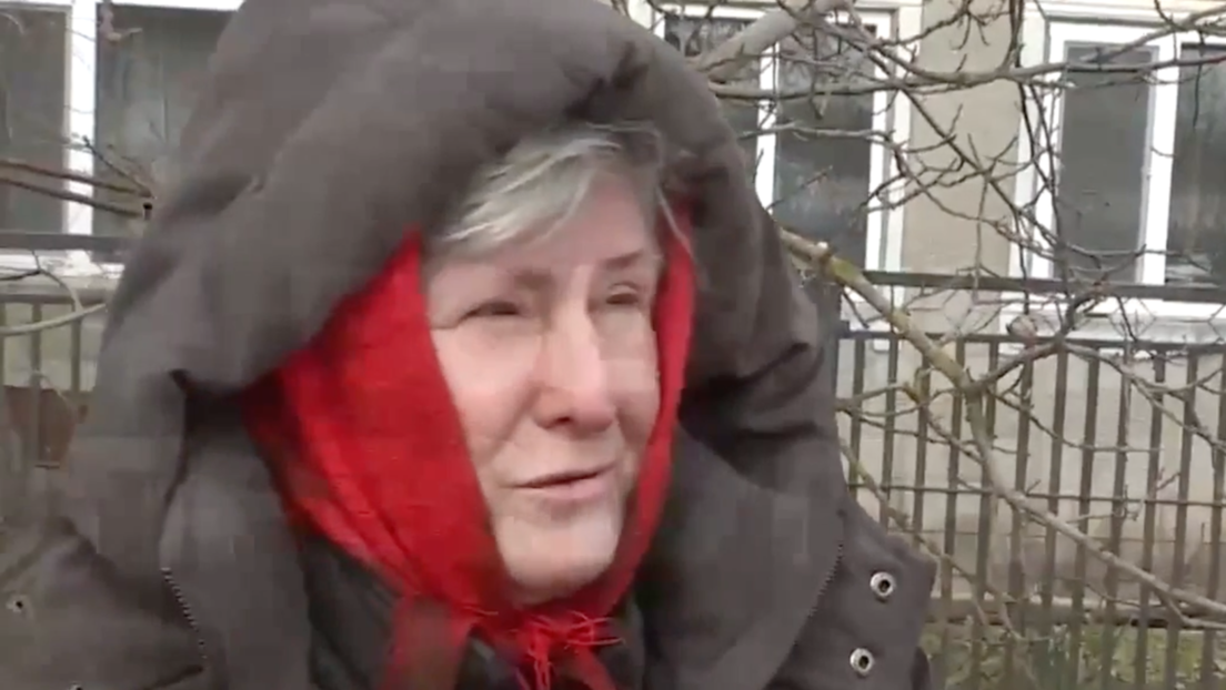 "Son unos desalmados": una refugiada de Mariúpol denuncia que los combatientes ucranianos mantenían "de rehenes" a los civiles (VIDEO)