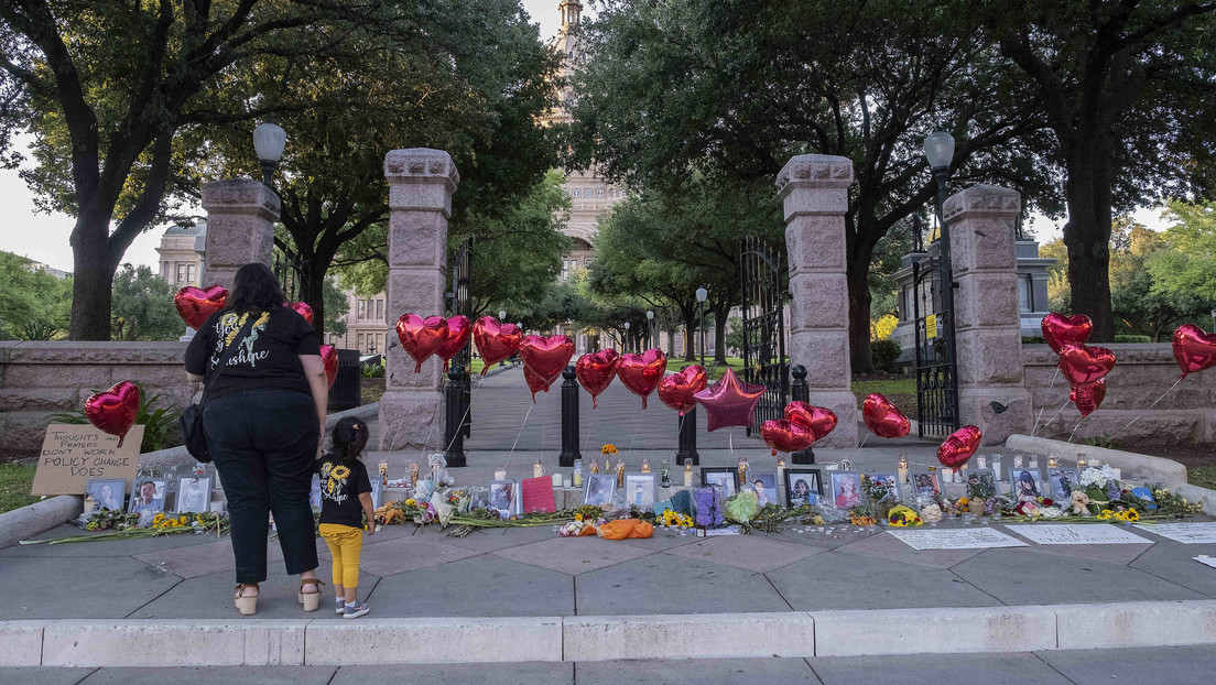 Padres de alumnos denuncian que la Policía "no hizo nada" para poner fin al tiroteo en la escuela en Texas