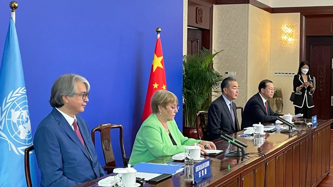 Bachelet defiende que su visita a China "no fue una investigación" y destaca los "tremendos logros" de Pekín