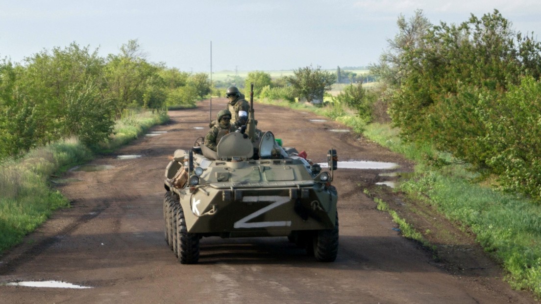 El ingenio ucraniano contra Rusia: montan un cañón antitanque sobre un  vehículo blindado en la batalla por Bajmut