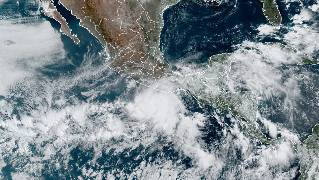El Gobierno de México insta a extremar precauciones ante el paso del huracán Agatha