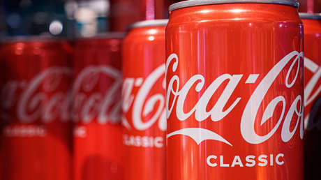 Condenan en EE.UU. a una mujer por robar secretos de Coca-Cola para el Gobierno chino