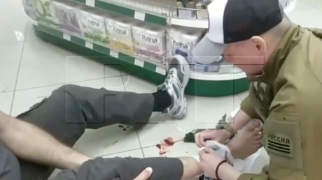 Las primeras imágenes tras el ataque en Donbass que dejó un muerto y cuatro heridos, incluidos dos camarógrafos de RT