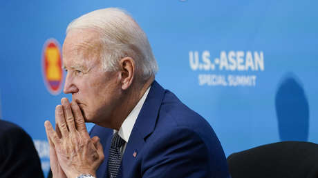 Biden se confunde y llama "presidenta" a Kamala Harris (VIDEO)