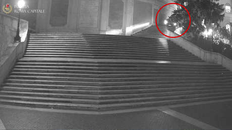 Detienen a un saudí que causó daños con un Maserati a una histórica escalinata en Roma (VIDEO, FOTOS)