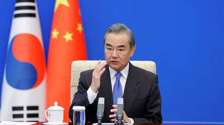 El canciller chino declara que Pekín y Seúl deben "evitar el riesgo de una nueva Guerra Fría y oponerse a la confrontación de bloques"
