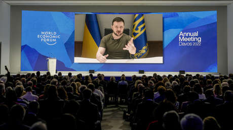 Zelenski se dirige a Occidente en Davos: "No esperen los disparos fatales, actúen de manera preventiva"