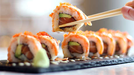 Taiwán debate una ley para ayudar a quienes se cambiaron el nombre por 'Salmón' por una oferta de sushi gratis