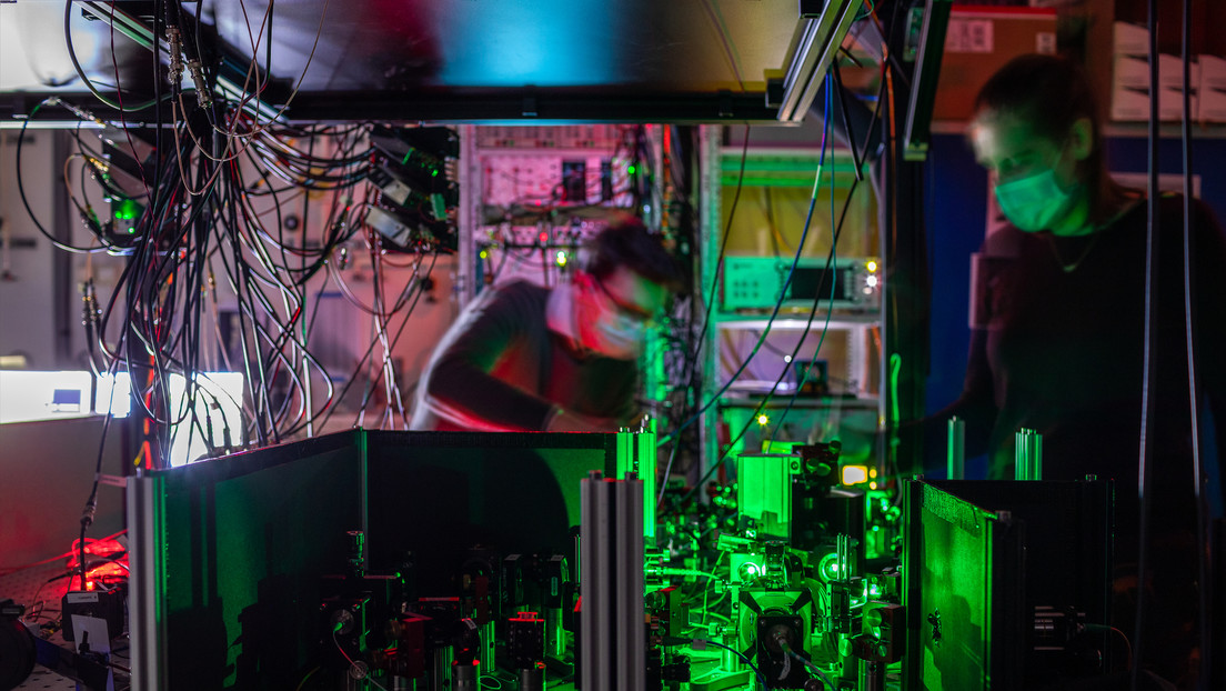 Primer paso hacia un Internet cuántico: científicos logran teletransportar información cuántica a través de una red rudimentaria