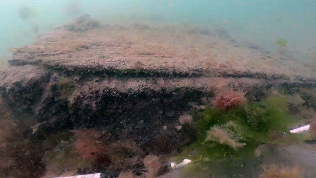 Arqueólogos encuentran el timón de HMS Invincible, uno de los buques de guerra más importantes del siglo XVIII