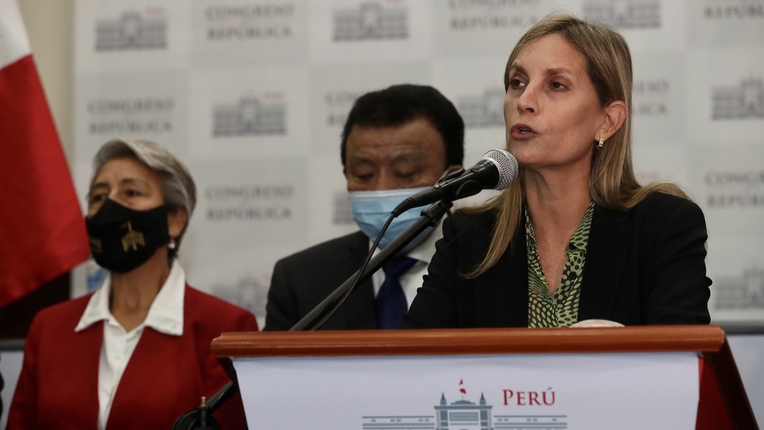 Polémica en Perú por un audio en el que la titular del Congreso admite su intención de "sacar solo al presidente"