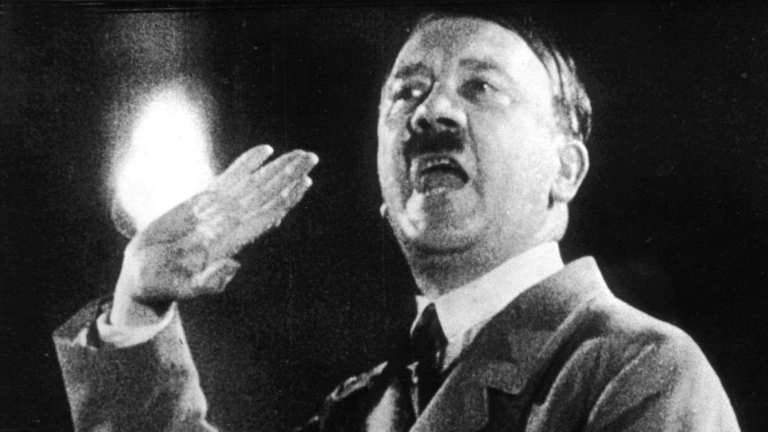"Yo era su médico y no su asesino": Publican cartas del médico que trató la voz de Hitler
